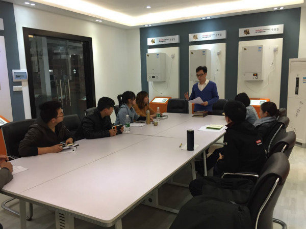 瑞馬壁掛爐:加強專業(yè)知識,打造優(yōu)質(zhì)服務(wù)22